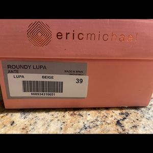 Size 39 Eric Michael round lupa beige sandals